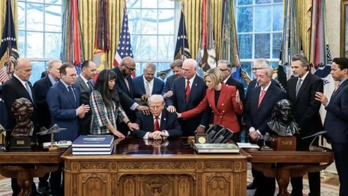 Evangelical_pastors_pray_for_Trump